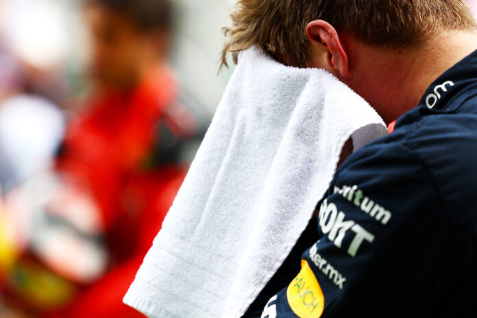 F1 Verstappen törülköző