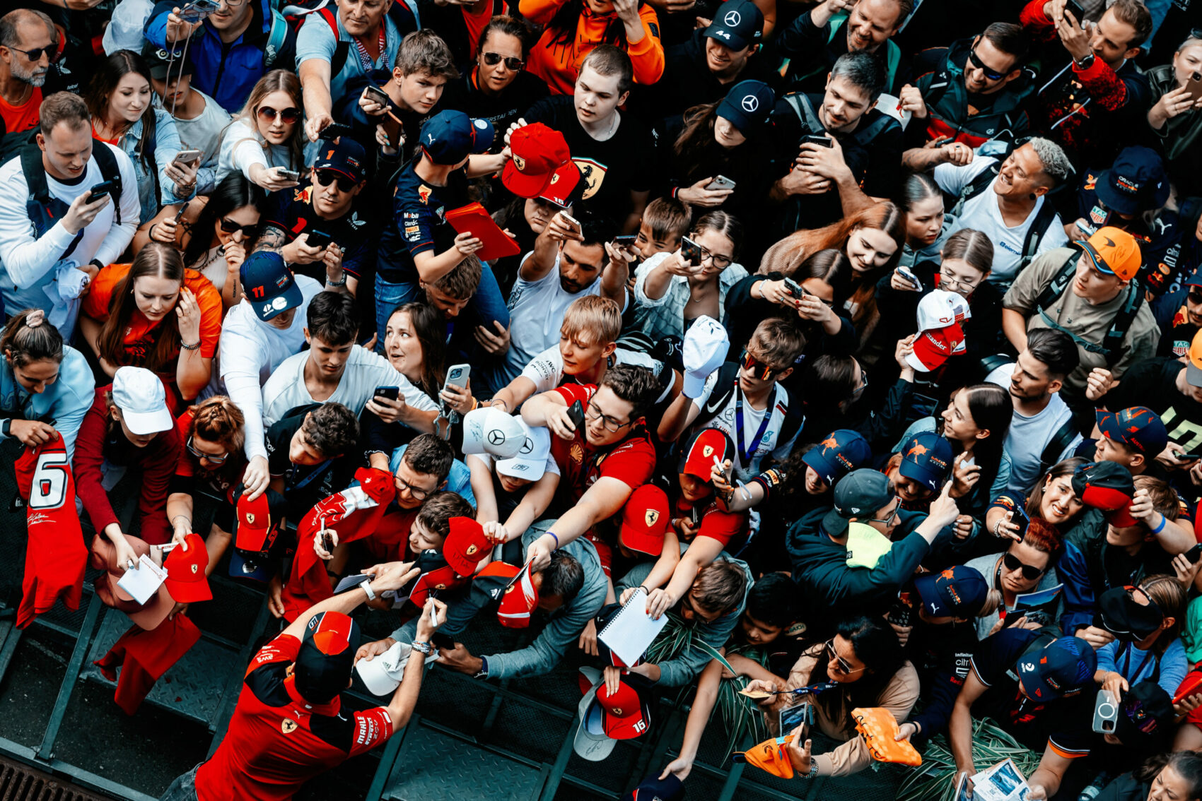 Elképesztő áldozatot hozott két F1-szurkoló, hogy az összes versenyen jelen lehessenek