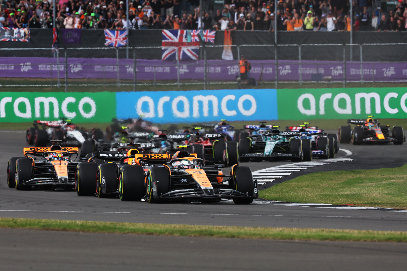 Norris nem mindennapi dolgot élhetett át a rajt után (videó)