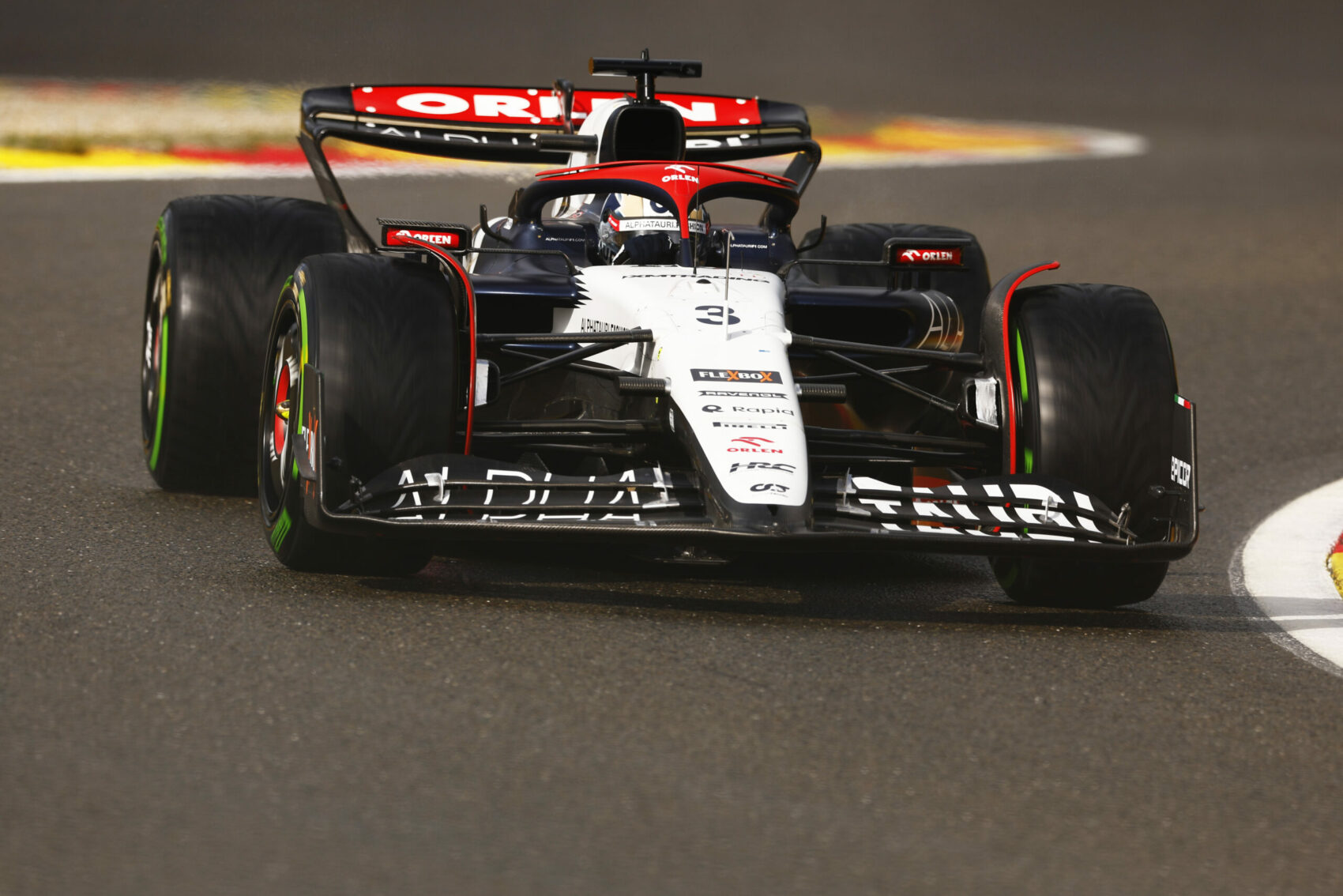 Szóvicc-szörnnyé változtatta a riportert a Red Bull csapatának új neve