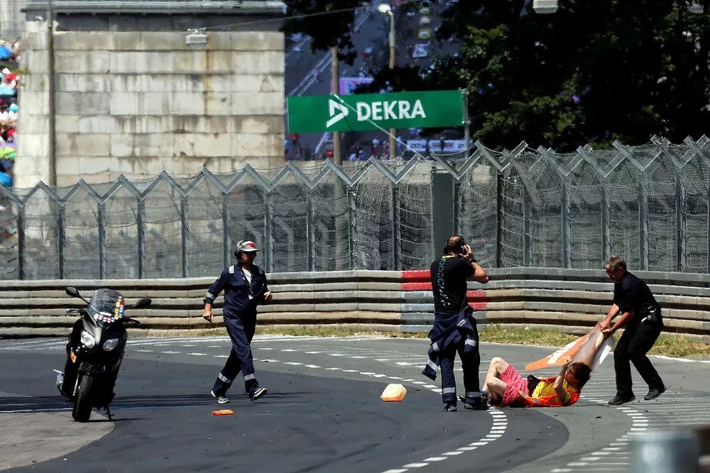 Az F1-en várták, ehelyett a DTM-re hatoltak be a klímatüntetők