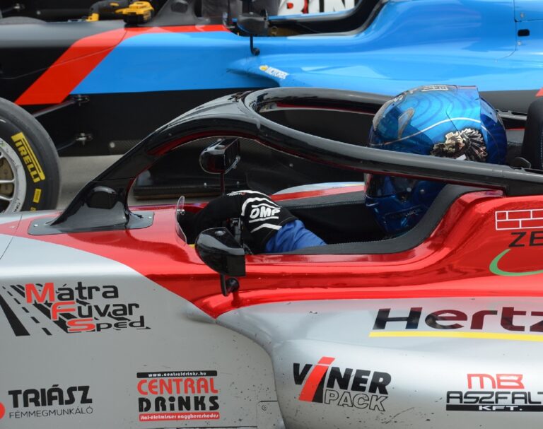 Michl Oliver, Gender Racing