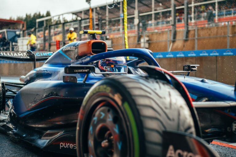 F1 Logan Sargeant Williams esőgumi