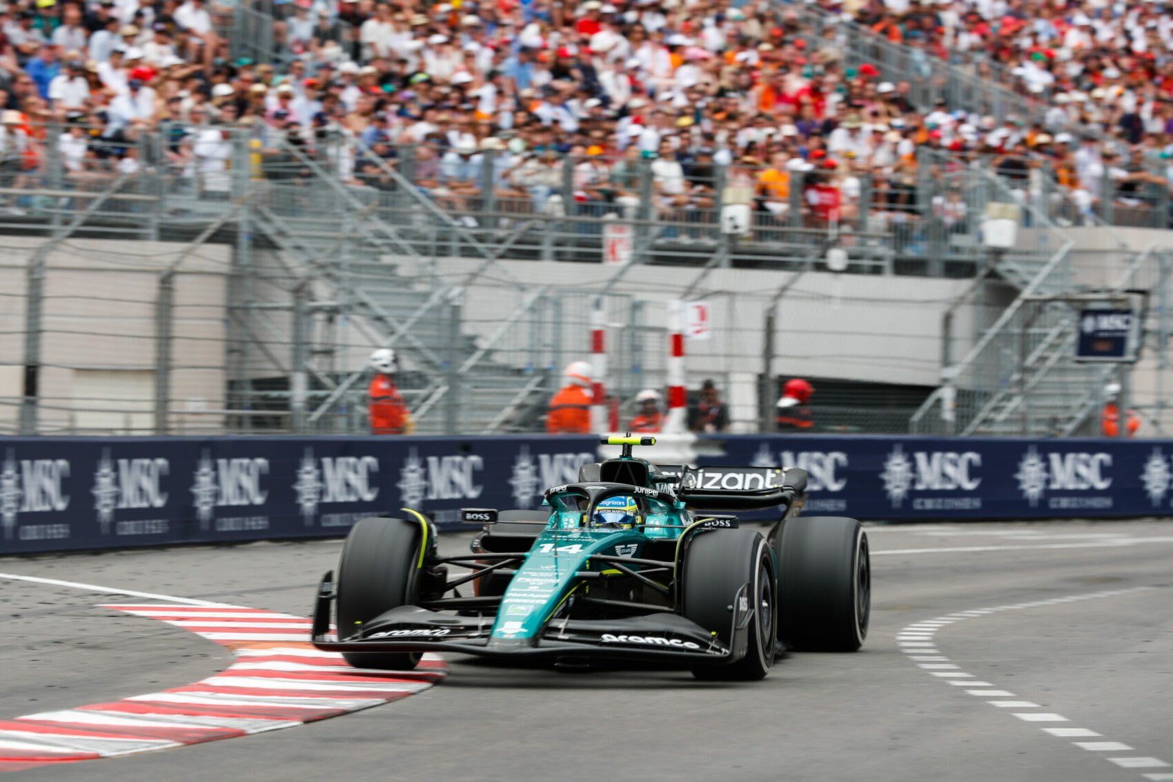 Az Aston Martin a Mercedes szemléletét követi, nem a Ferrariét