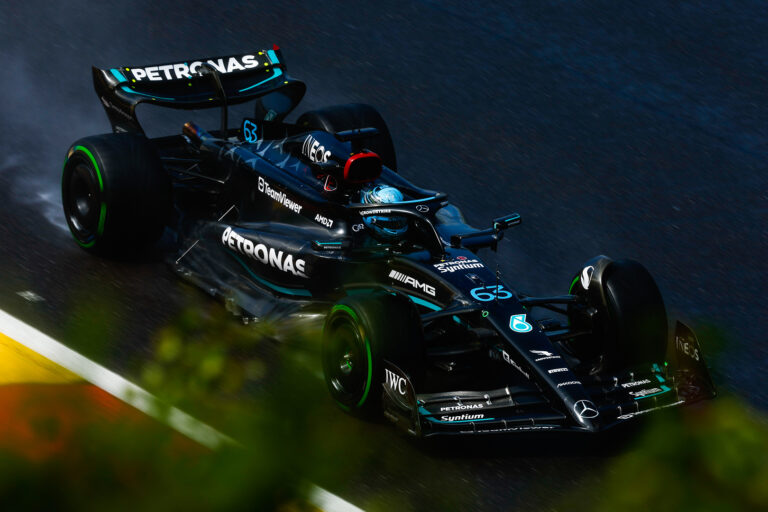 F1 George Russell Mercedes esőgumi