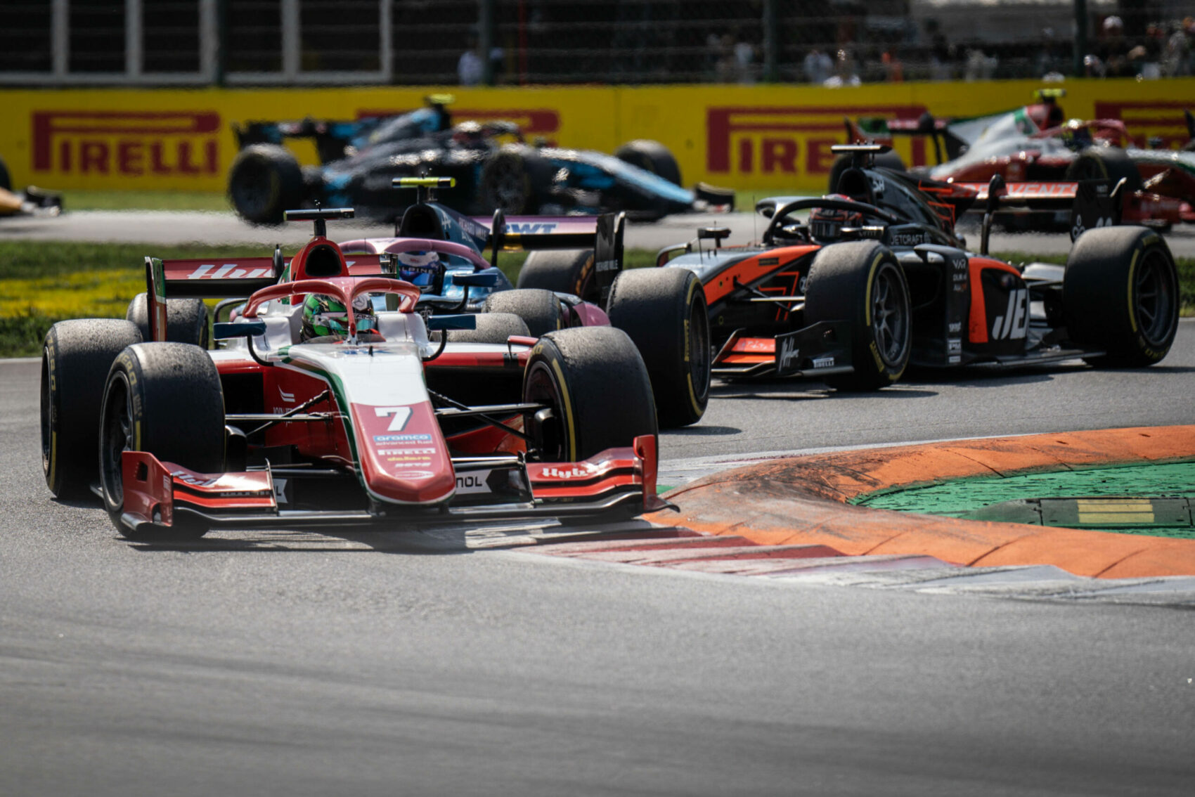 Bemutatkoztak a nagyon megváltozott külsejű F2-es autók (képek)