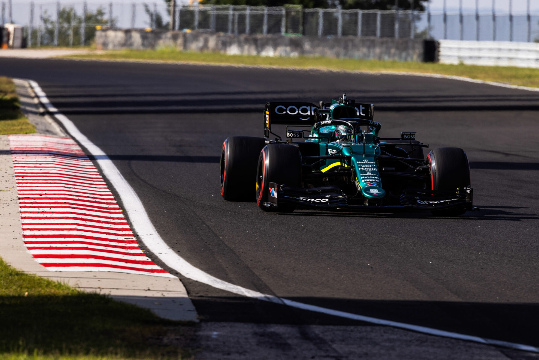 Jessica Hawkins, Aston Martin, teszt, Hungaroring, AMR21