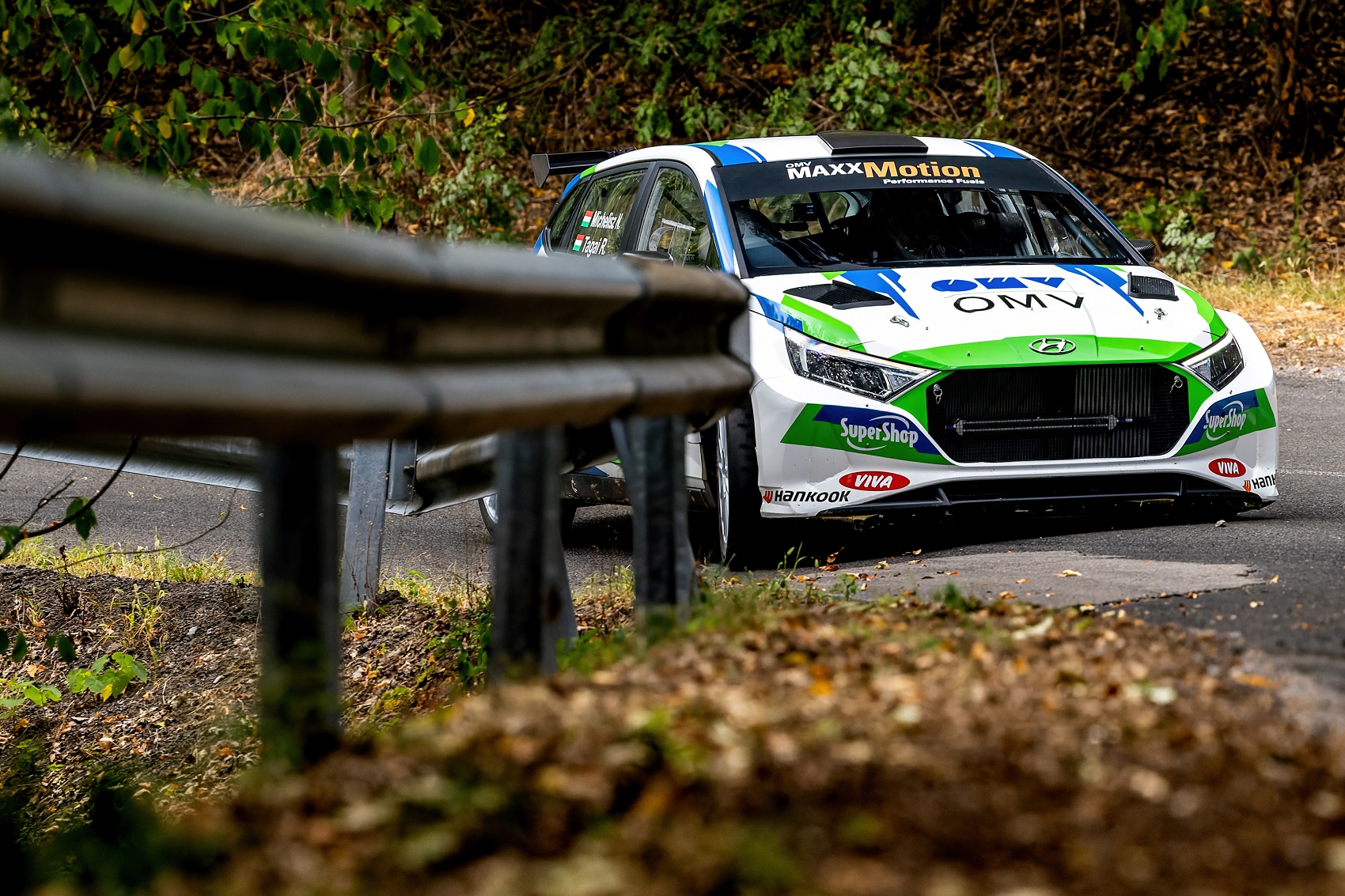 Belső kamerás felvétel Michelisz ralis tesztjéről – így készül a Rally Hungary-re