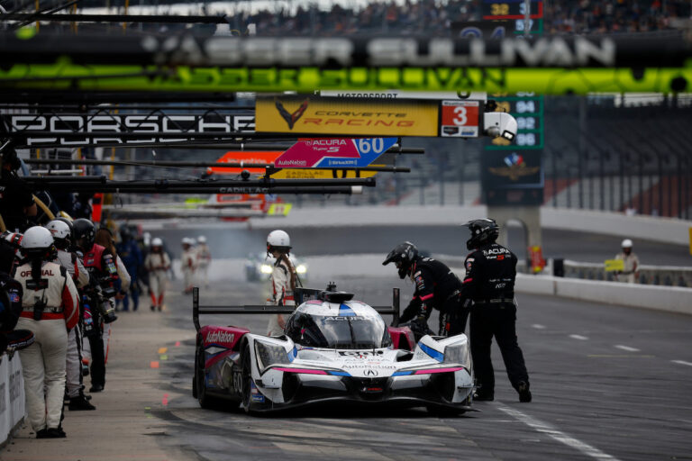#60: Meyer Shank Racing W/Curb-Agajanian, Acura ARX-06, GTP: Colin Braun, Tom Blomqvist, IMSA