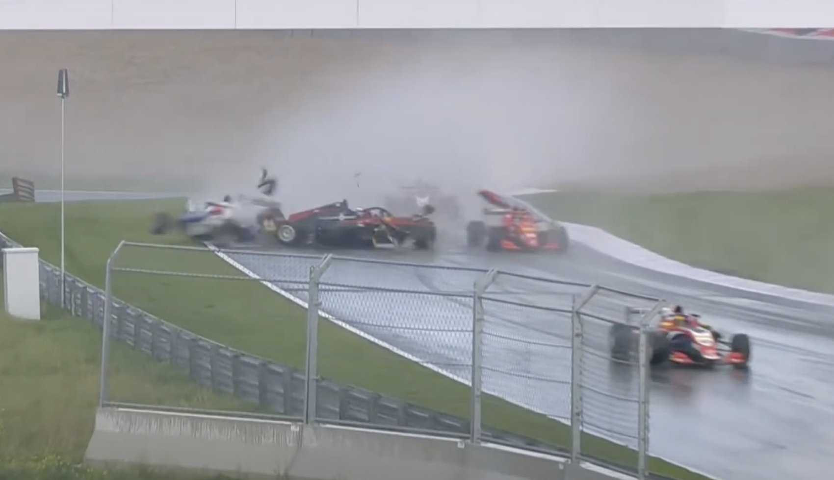 Felsejlett a spái halálos baleset emléke Zandvoortban, most Emerson Fittipaldi fiát találták el (videó)