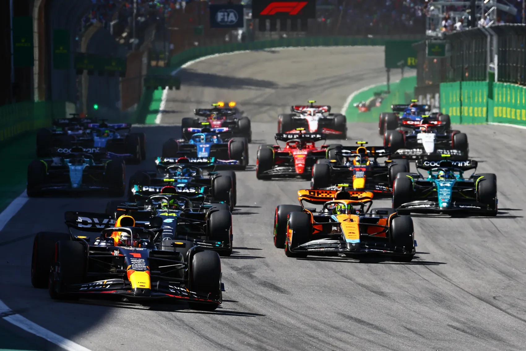 Újabb hírek a 2026-os F1-es autókról, sokkal könnyebbé válhat az előzés