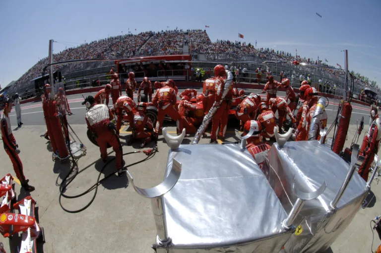 Váratlan fordulat: a tankolás visszahozása oldhatná meg az F1 fő problémáját?