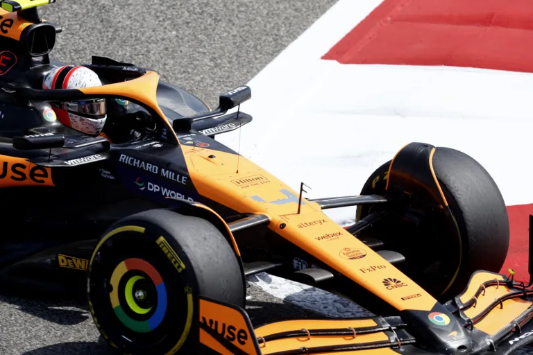 Norris zárta az élen a Williams balesete miatt megszakított melbourne-i nyitányt