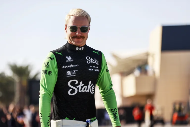 Bottas pórul járt a csöves-üzemmódban, lelopták róla a cipőt, miközben egy padon aludt