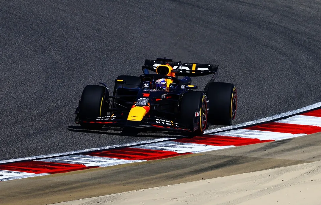 Egy autó a külsejével és a tempójával is kitűnt az első F1-es tesztnapon