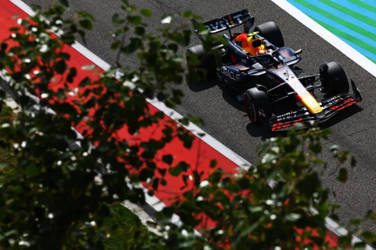 Miért a teszt negyedik leggyorsabb autójától retteg mindenki?