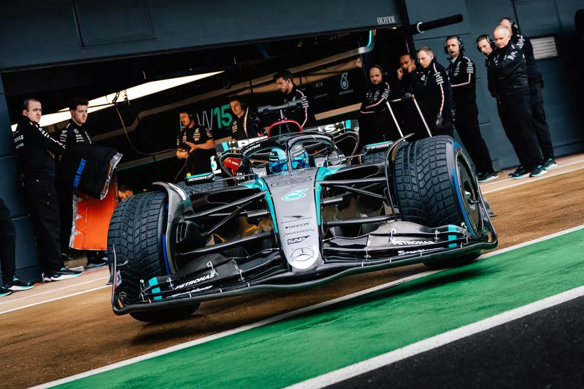 Így osztozott a pályán a McLaren és a Mercedes, Hamiltonék a főnökükkel is versenyeztek