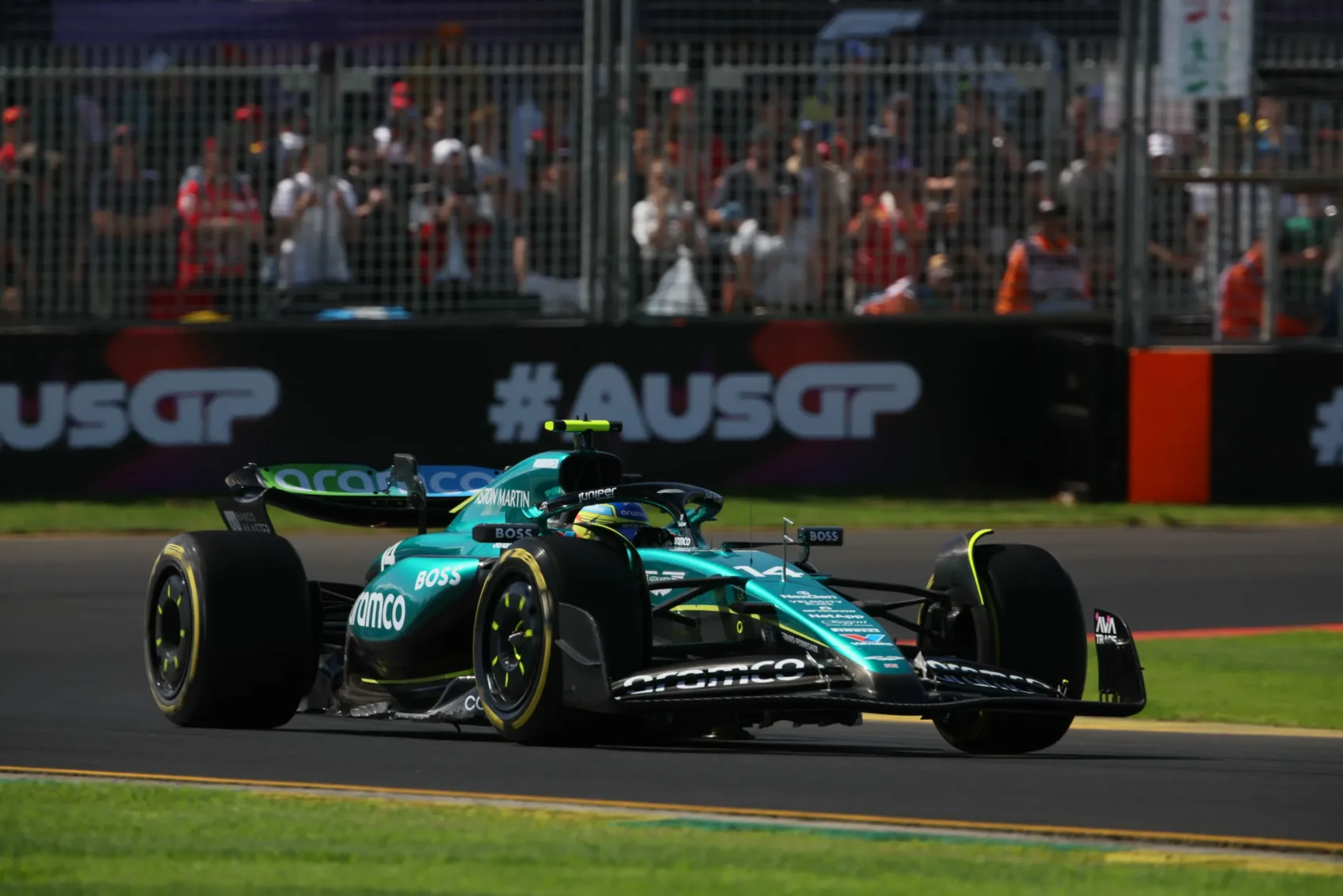 Halálos fenyegetéseket kap az Alonsót megbüntető expilóta