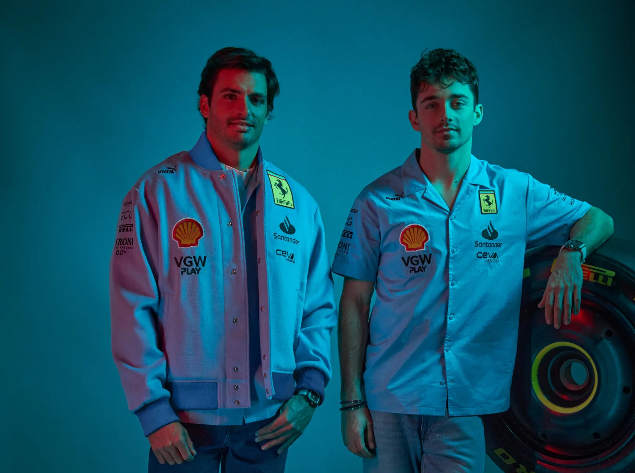 Leclerc Sainz Ferrari Miami kék