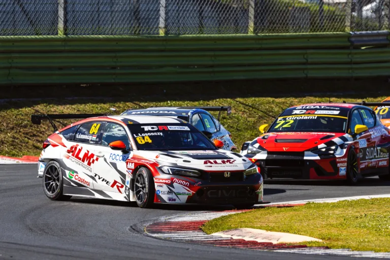 Losonczy Levente bosszankodik az ütközések után