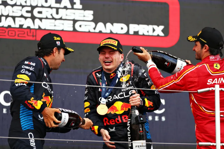 Verstappen, Perez , Sainz, Japán