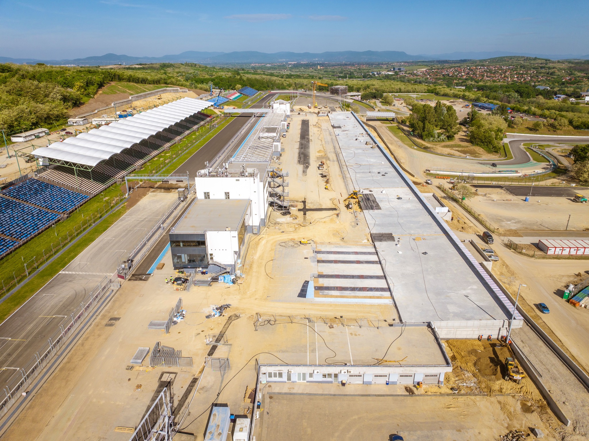 Az F1 megüzente az európai pályáknak: ha nem fejlesztenek úgy, mint a Hungaroring, repülnek