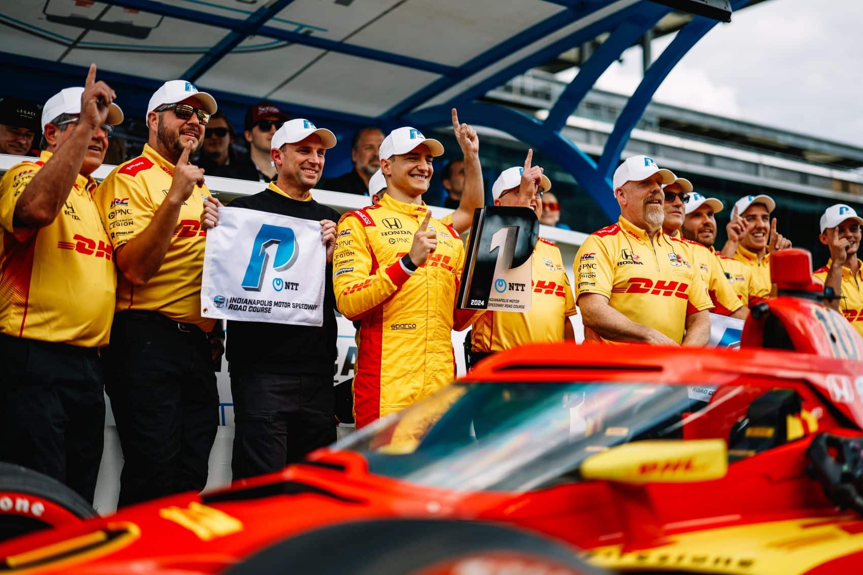 A mezőny sereghajtója lecsapna a Verstappen következő csapattársának kikiáltott sztárra?