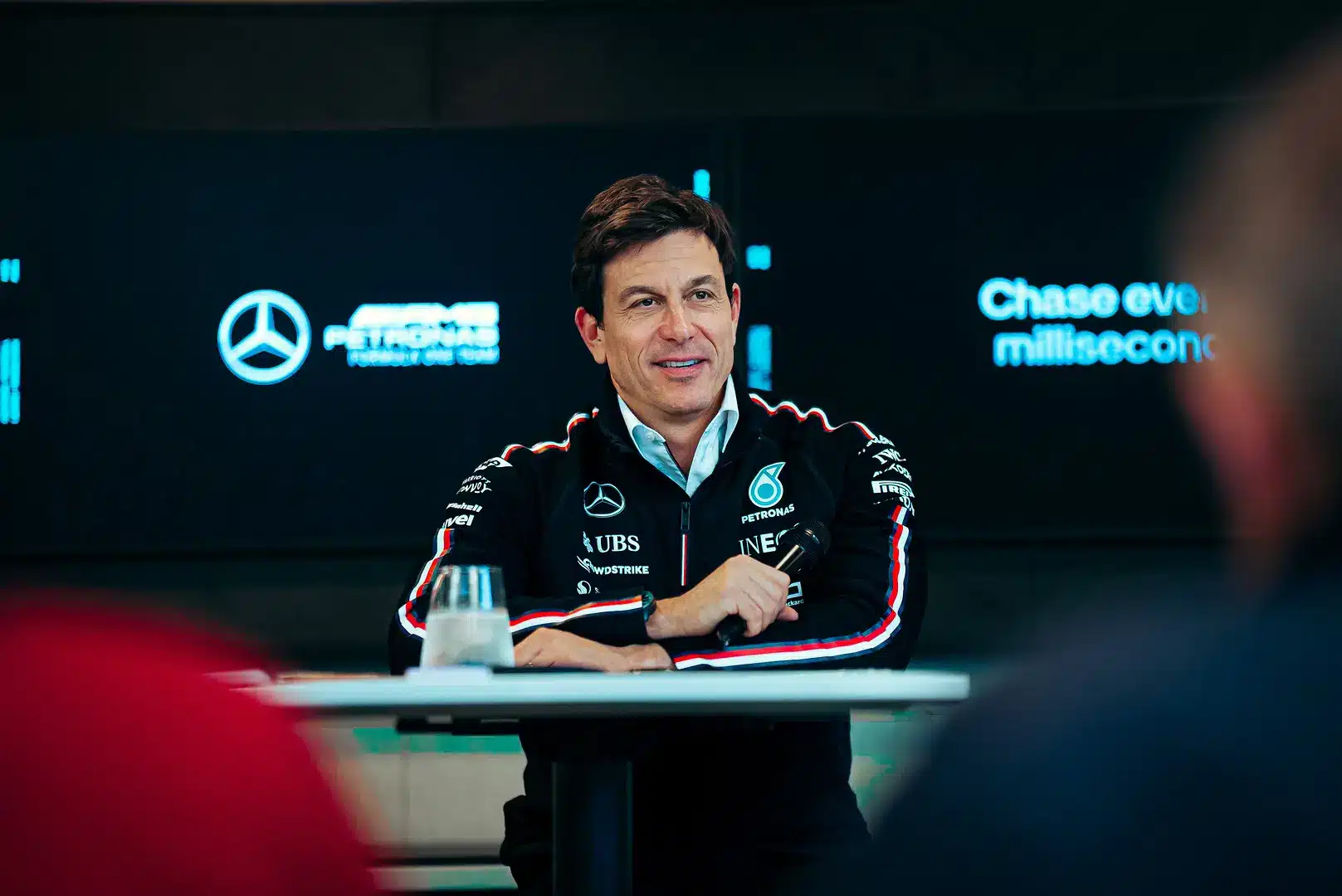 Keményen nekiment a riválisoknak a Mercedes csapatfőnöke