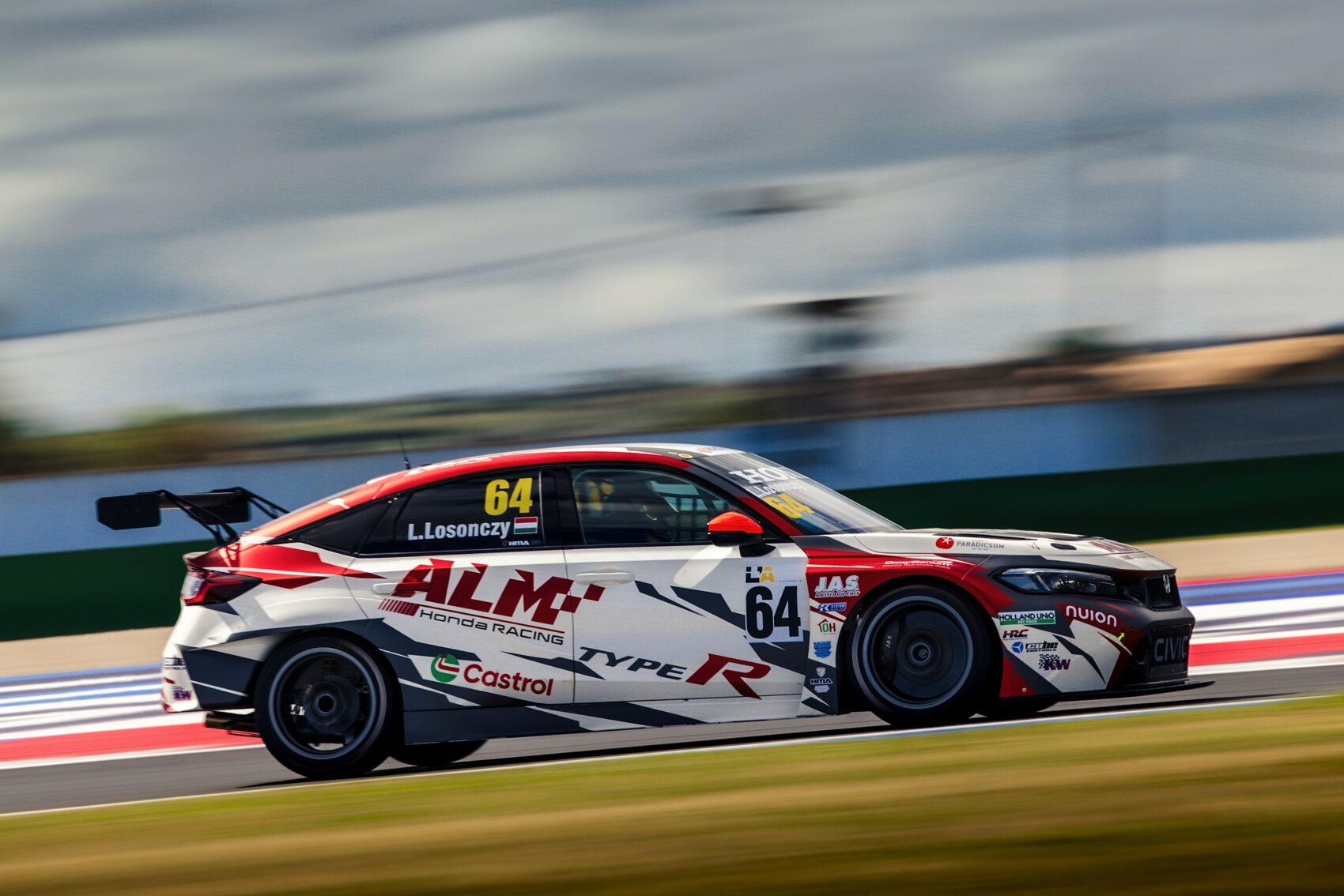 Csapata megdicsérte Losonczy Leventét az olasz TCR nyitóhétvégéjén