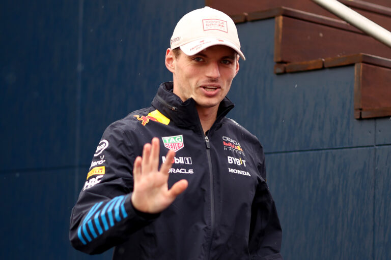 Verstappen kiállt a hűtlenség vádjától megrendült barátnője mellett
