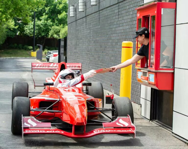 Stroll elment pizzáért egy versenyautóval, majd megérvelte, miért van egy szinten Alonsóval