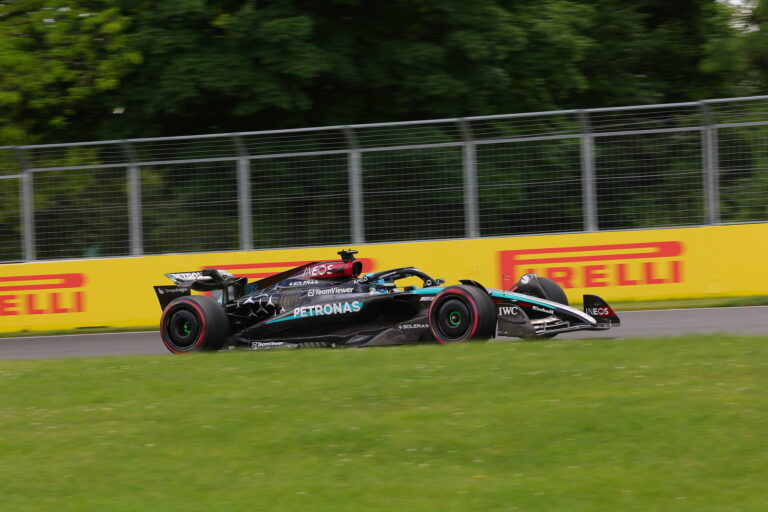 Látványos animáció jelent meg Russell és Verstappen holtversenyéről