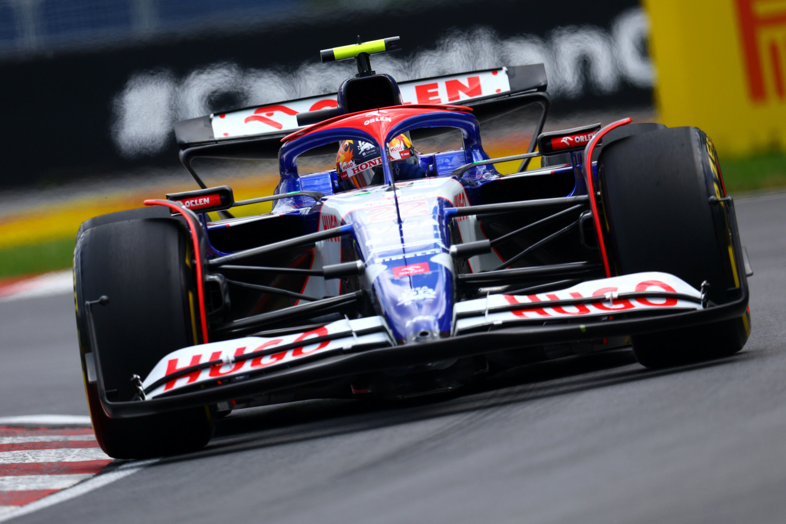 Nyomásgyakorlás: csak egyik versenyzőjével hosszabbított kiscsapatában a Red Bull