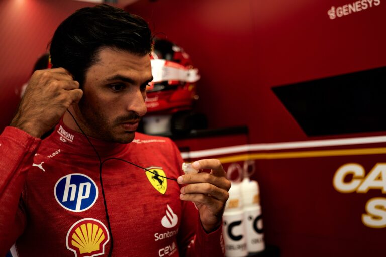 Sainz logikája: Jobb vagyok Hamiltonnál, de ő a valaha volt egyik legjobb