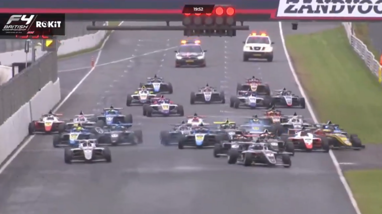 Hibás rajtjel okozott őrületes káoszt a brit F4-en Zandvoortban