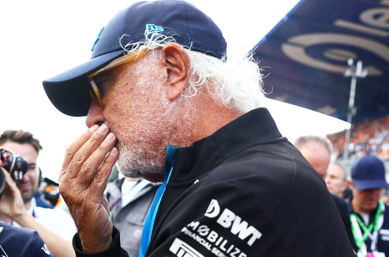 Briatorén vagy a demencia jelei mutatkoznak, vagy szándékosan szórakozik a világgal