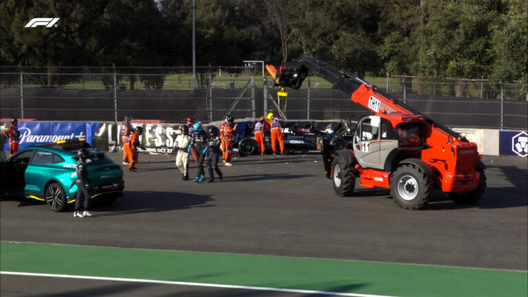 Russell nagyot bukott, Verstappen alig körözött, semmi más nem derült ki a rendhagyó második edzésből