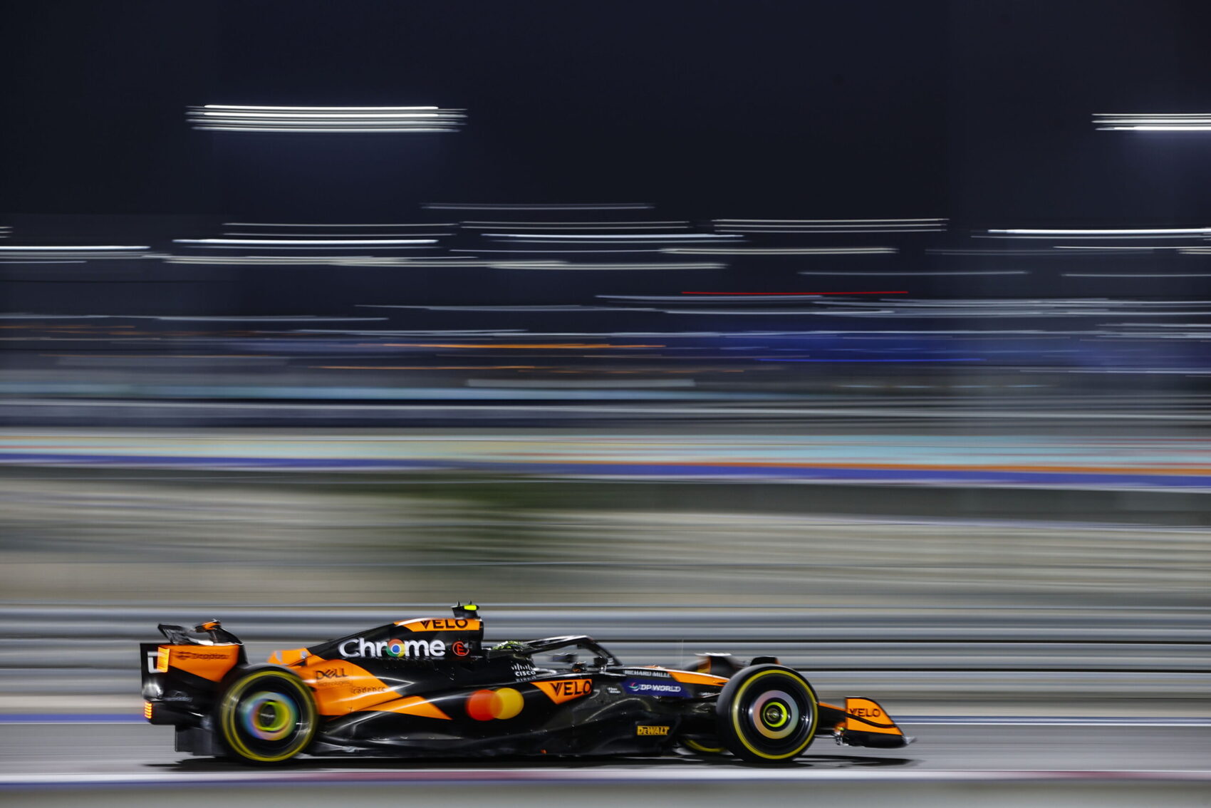 Történelmi tettet hajtott végre a McLaren; Norris visszaadta a kölcsönt Piastrinak Katarban