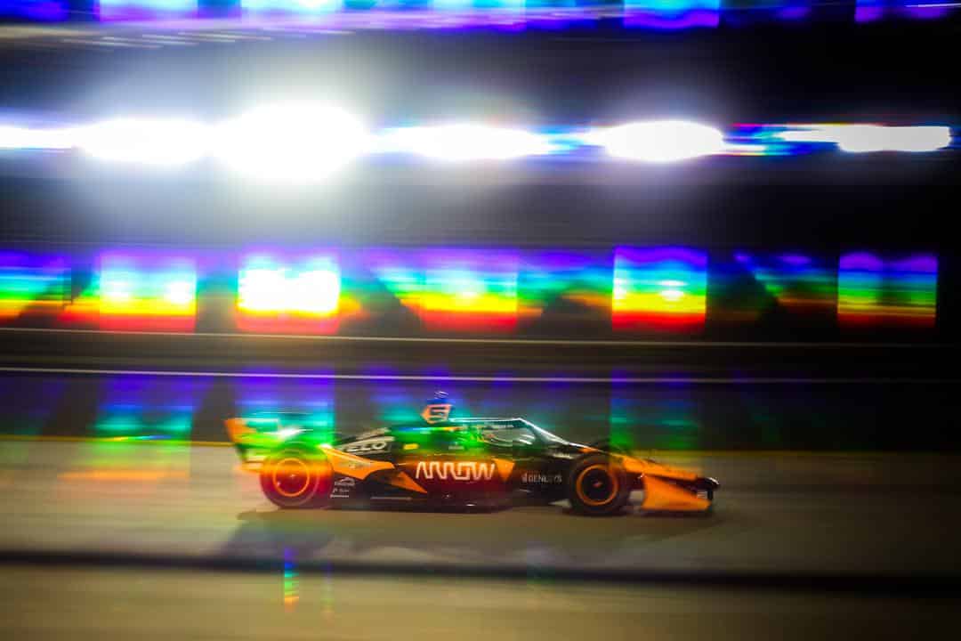 A McLaren kirúgta a csapatfőnökét