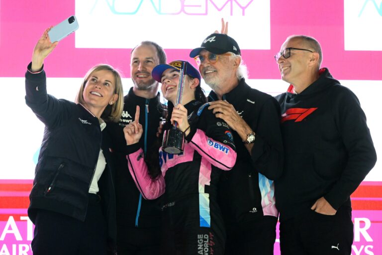 Kimagaslott a mezőnyből az F1 női sorozatának bajnoka, komoly jutalmat kapott érte