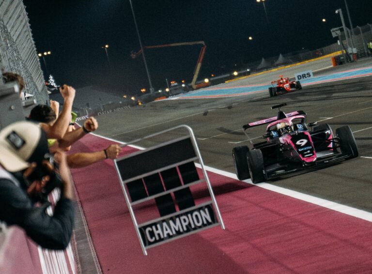 Autósportos abszurd: behozhatatlan előnye volt a bajnokságban, most mégis újra beérhetik