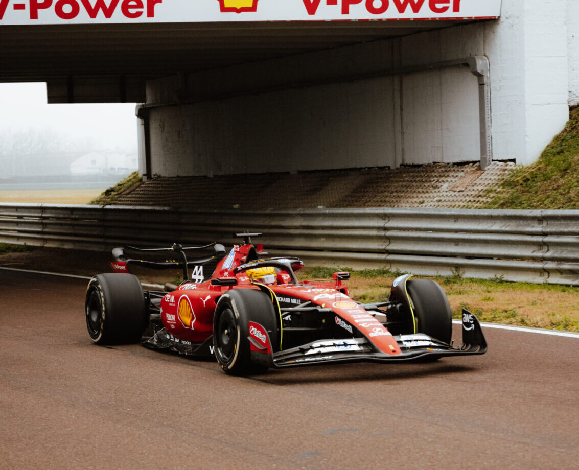 Ennyi pénzt kaszáltak pillanatok alatt a Ferrari szponzorai Hamiltonnal