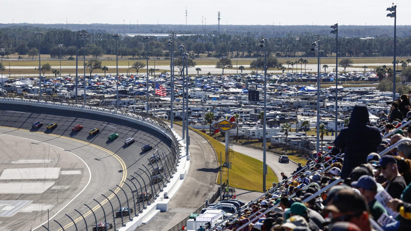 „Rosszul vagyok, hogy csalónak állítják be őket” – volt F1-es pilóta csapatát zárták ki a legendás versenyről