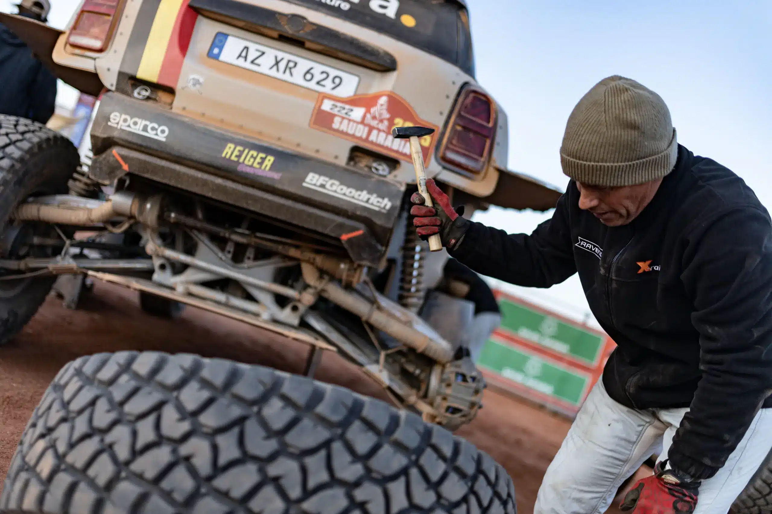 Segítségnyújtás közben ütötték el a négyszeres Dakar-győztest