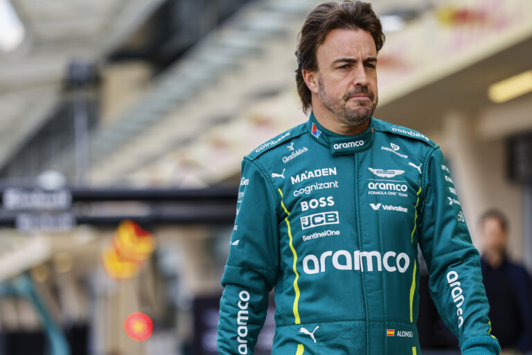 Fernando Alonso arra a sorsra juthat az Aston Martinnál, amire Schumacher jutott a Ferrarinál