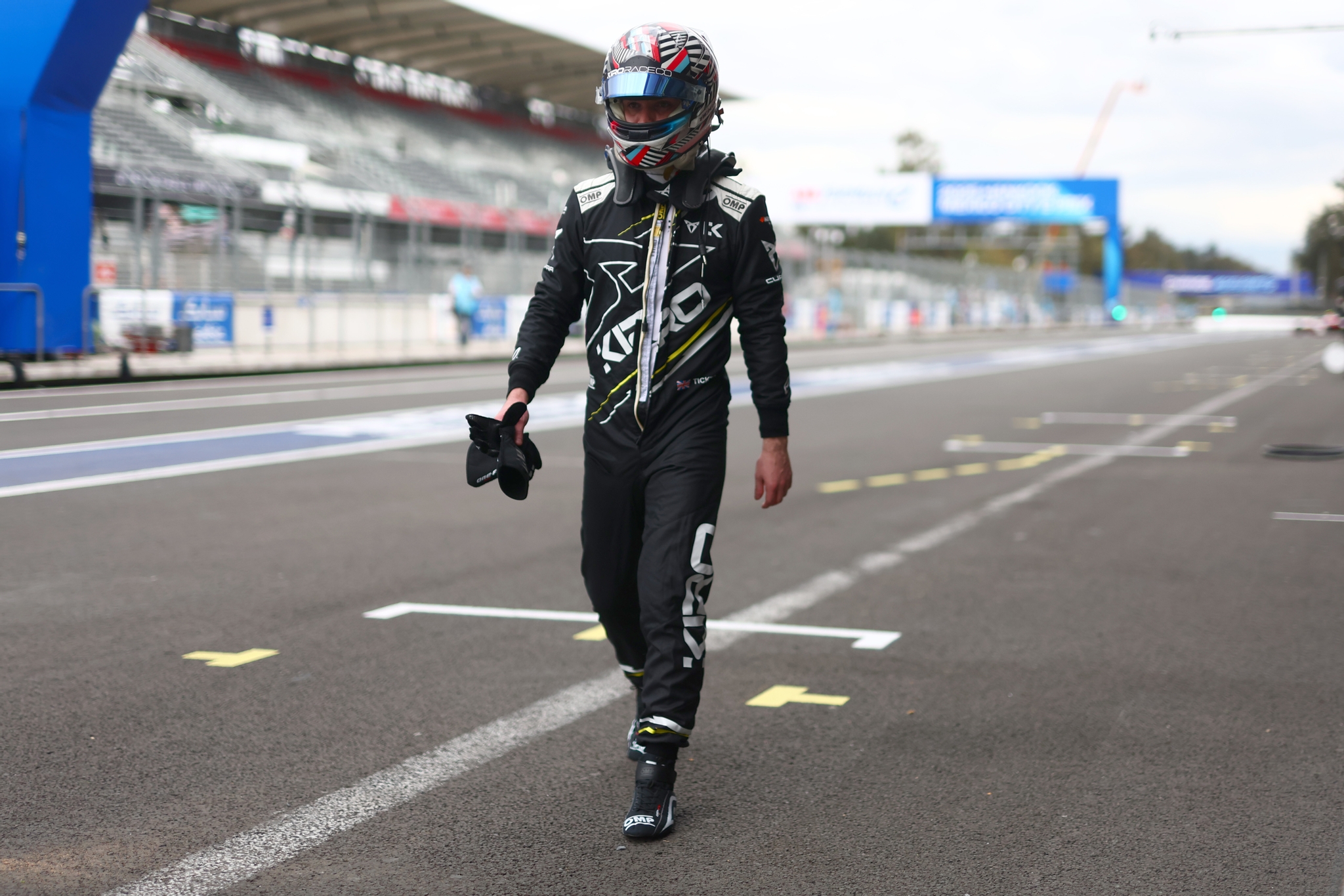 Leoltotta a rajongókat, majd nagy vallomást ígért a káromkodáscunamit büntetés nélkül megúszó versenyző