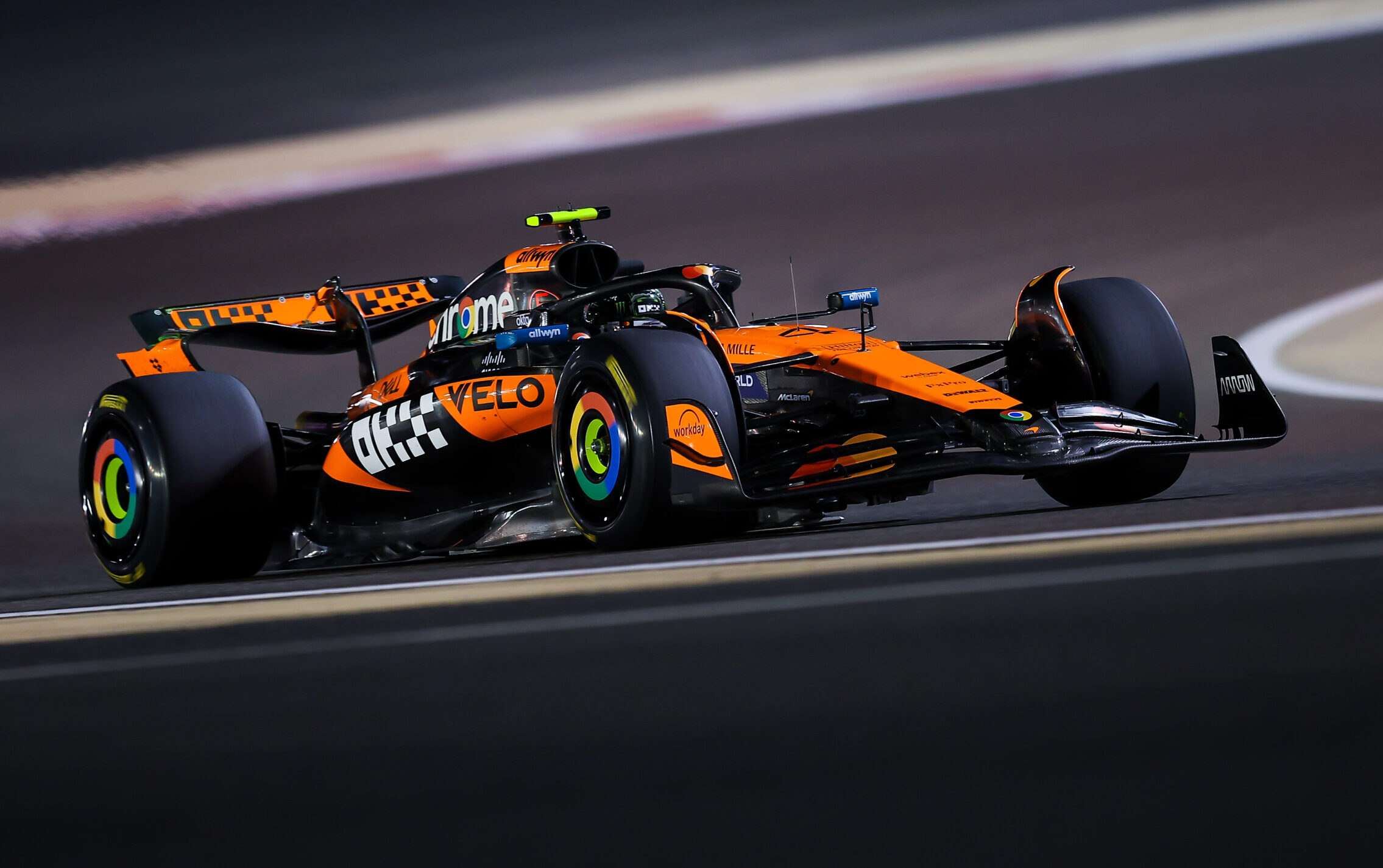 A McLaren nyerte az év „első versenyét”, de azért a vb-címet nem kell még odaadni nekik