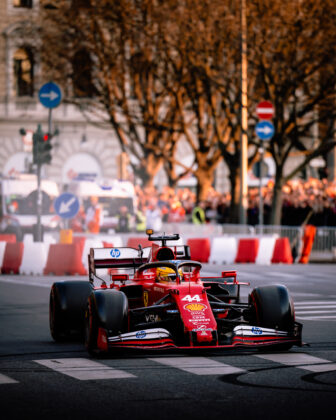 Lewis Hamilton, Ferrari, bemutat&oacute;, Mil&aacute;n&oacute;