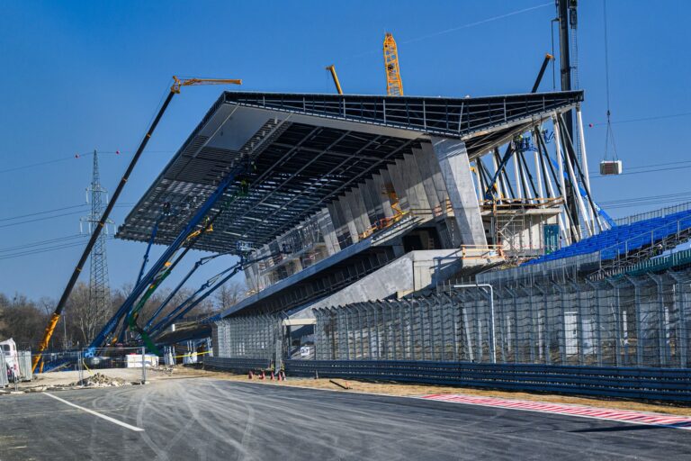 Mintha egy új F1-es pálya lenne, pedig ez bizony a Hungaroring – friss képek a nagy átalakulásról