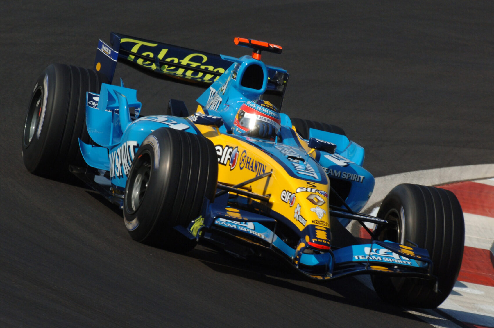 Alonso is megszólalt a V10-es motorról – sok rajongónak aligha fog tetszeni, amit mondott